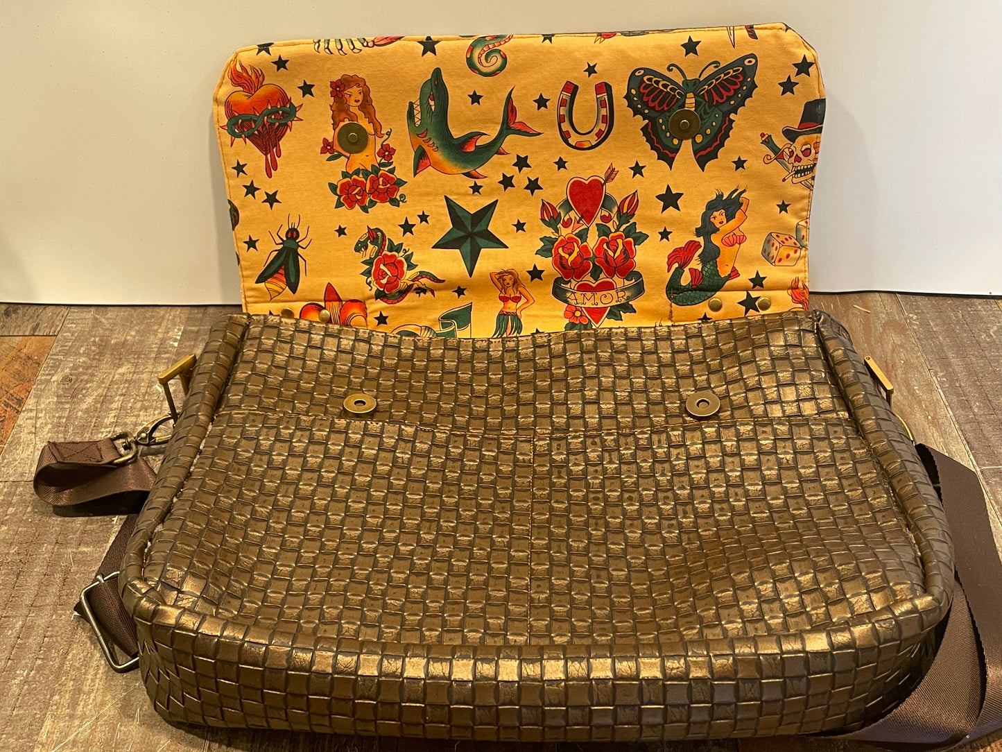 Bronzed Ink Messenger